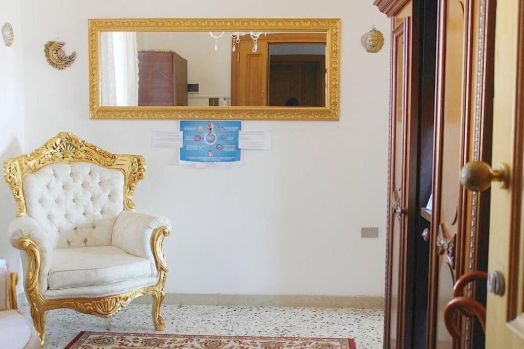 The Golden Apartment Венеция Екстериор снимка